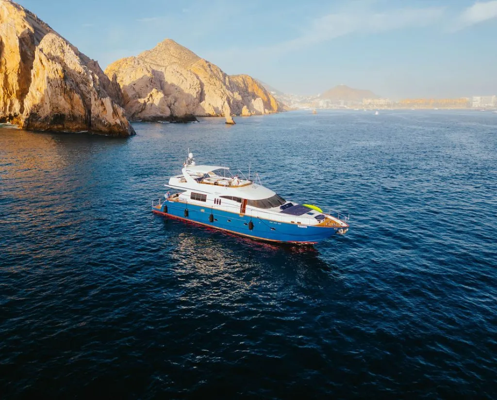 Avicci 90FT cabin suite
