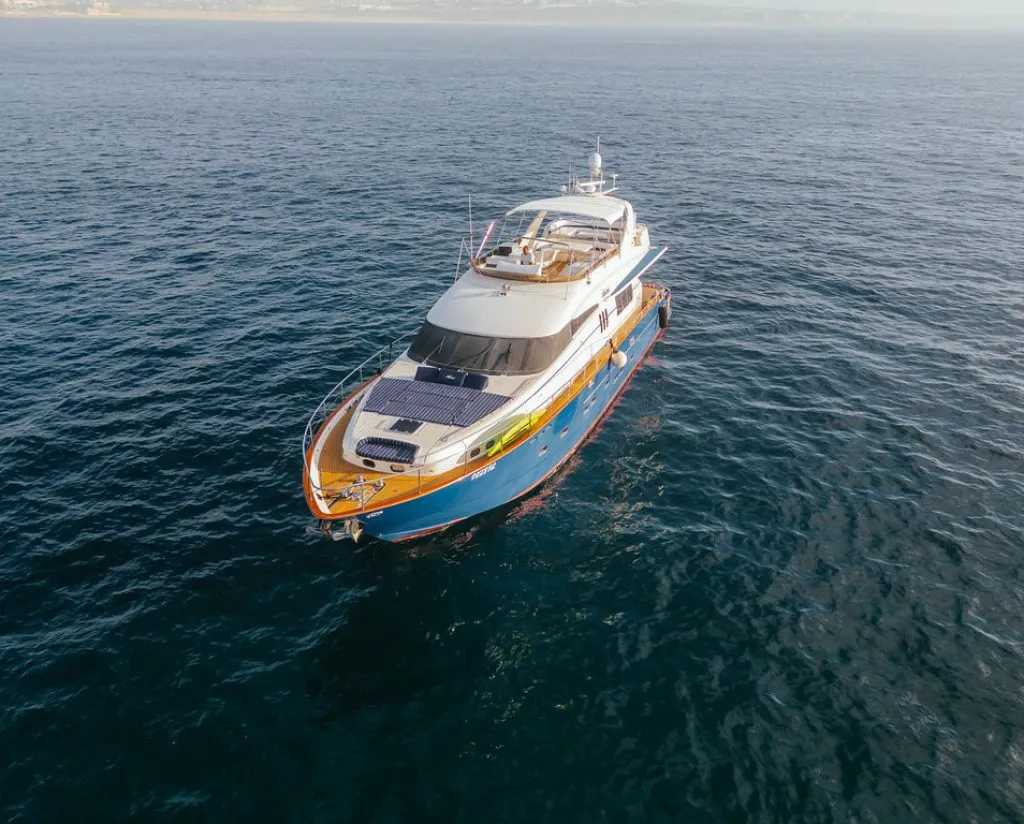 Avicci 90FT interior