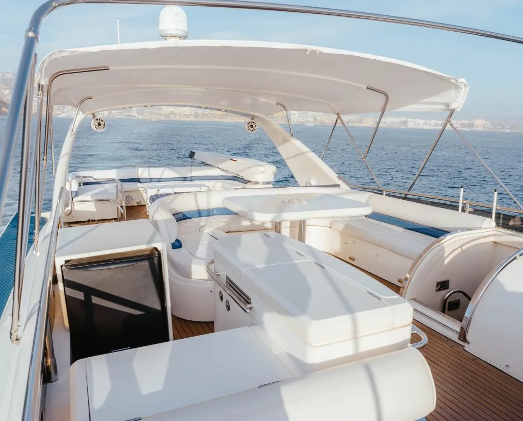 Avicci 90FT saloon