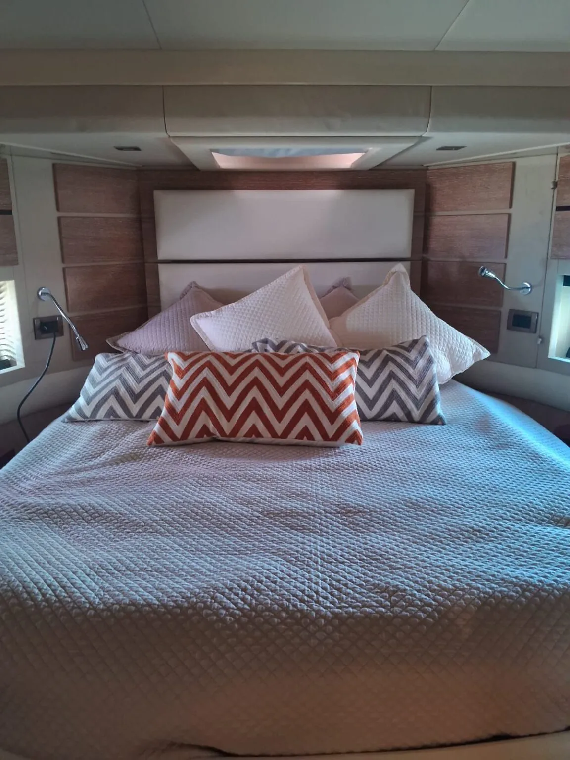 Azimut 70FT master cabin