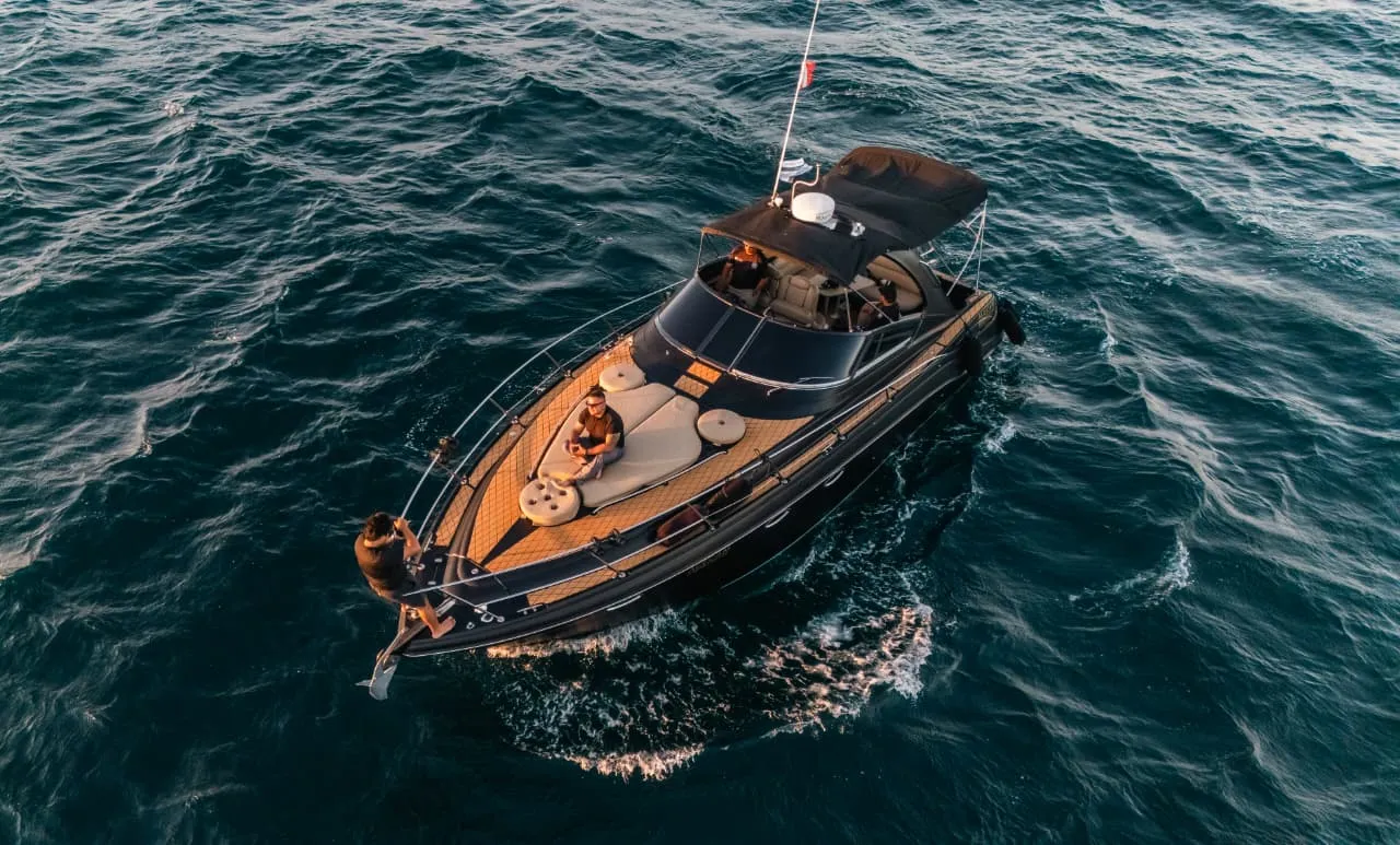 Four Wins 38FT deck view