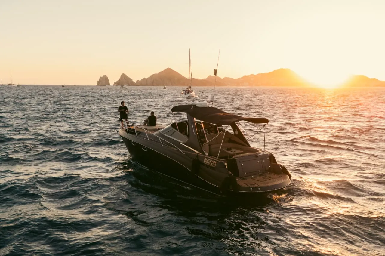 Four Wins 38FT stern view