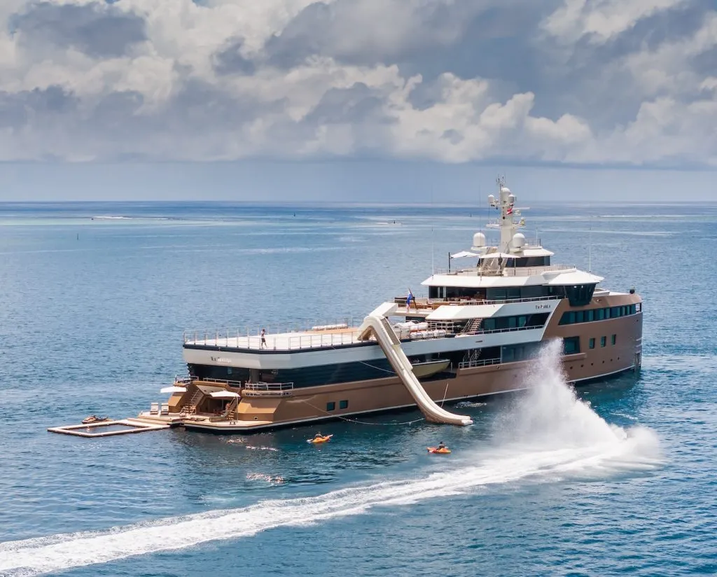 La Datcha 252FT charter in Cabo