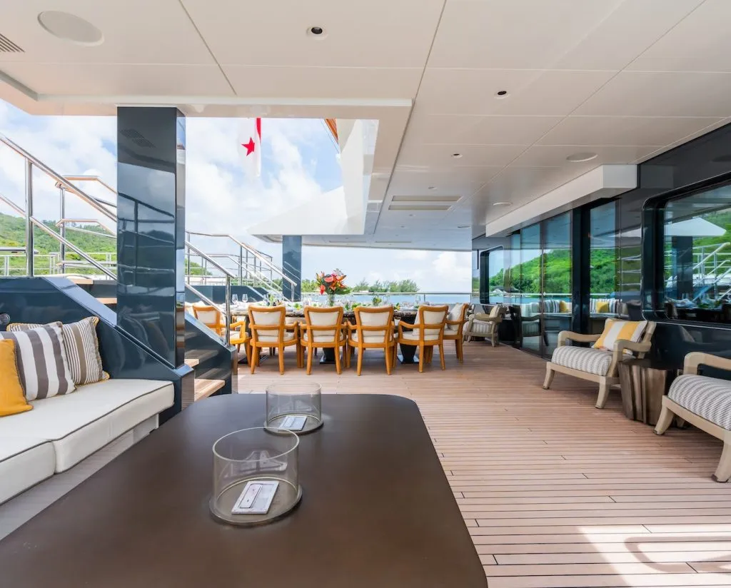 La Datcha 252FT dining