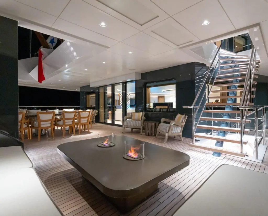 La Datcha 252FT pool deck