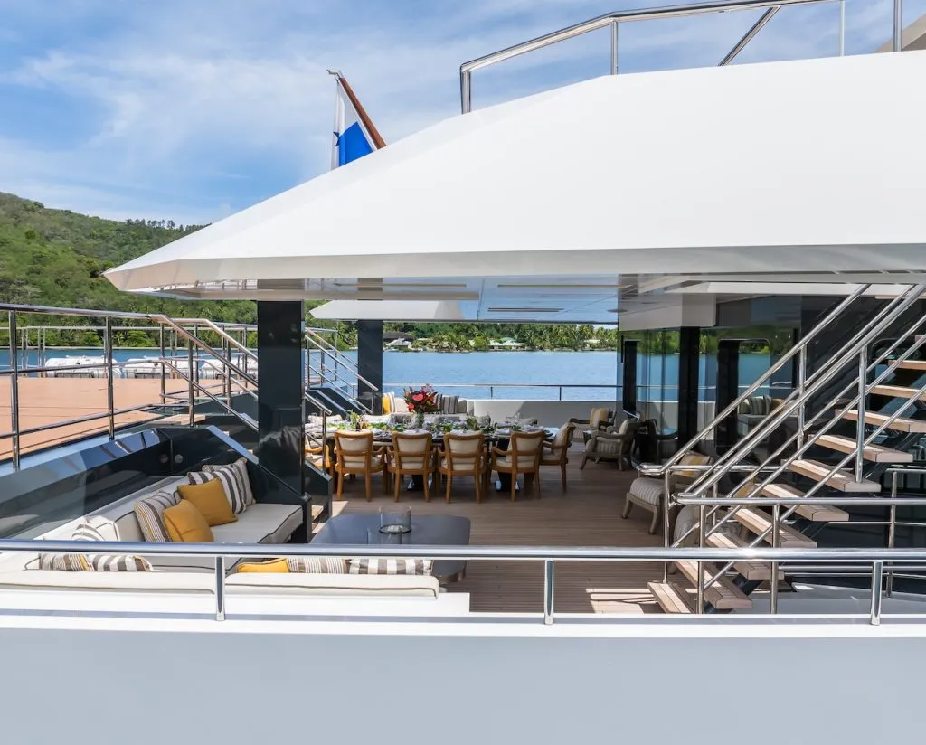 La Datcha 252FT sun deck