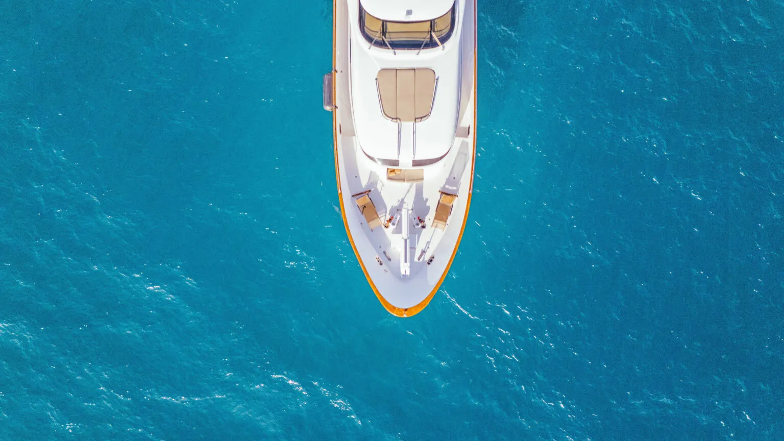 Mahiora 105FT bow