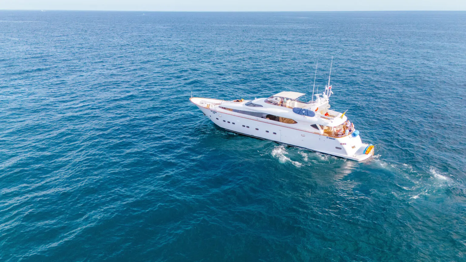 Mahiora 105FT charter guests