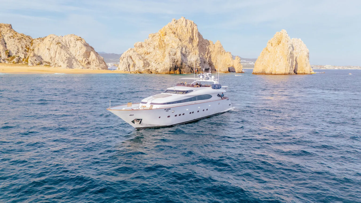 Mahiora 105FT master cabin