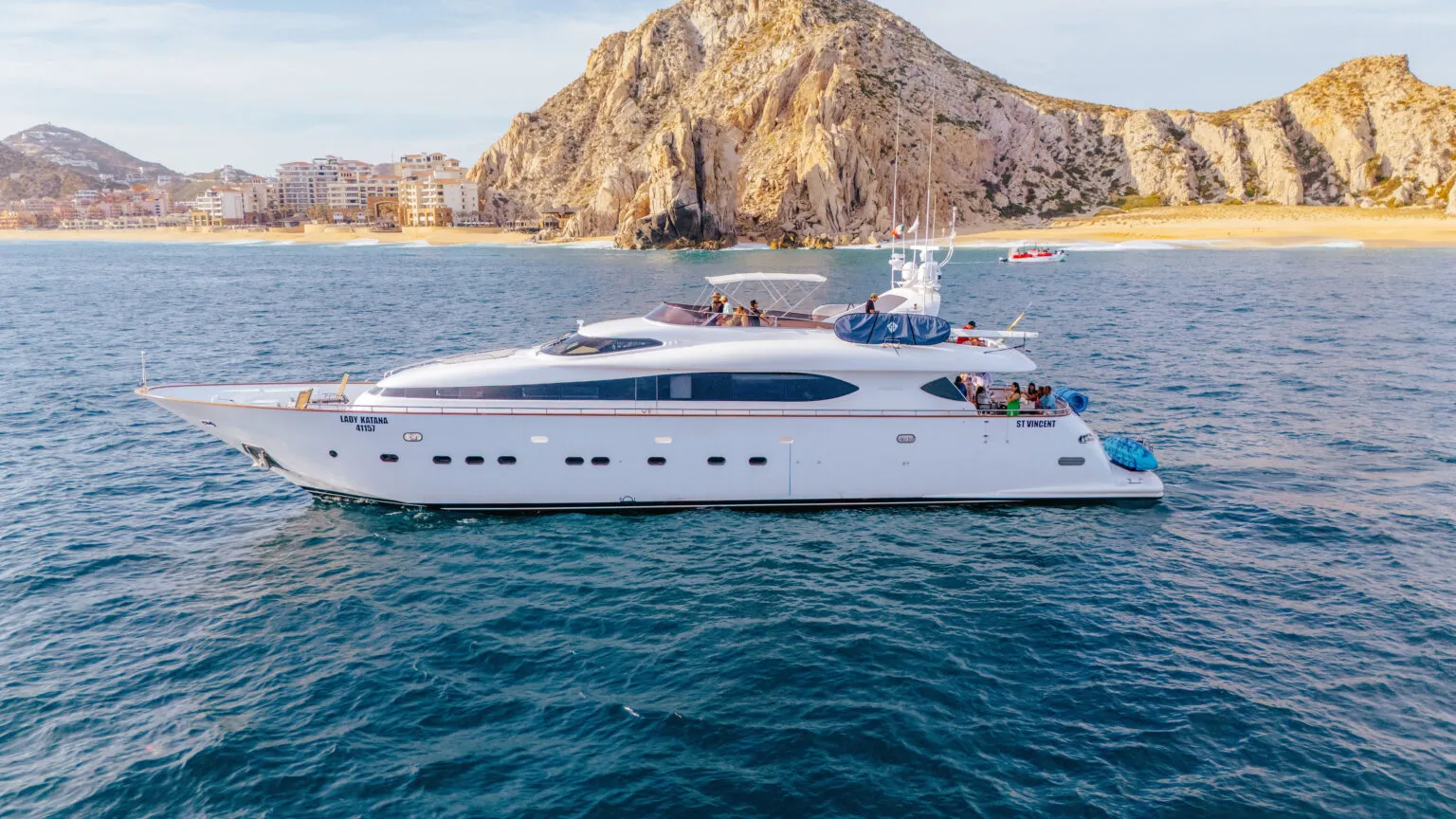 Mahiora 105FT salon