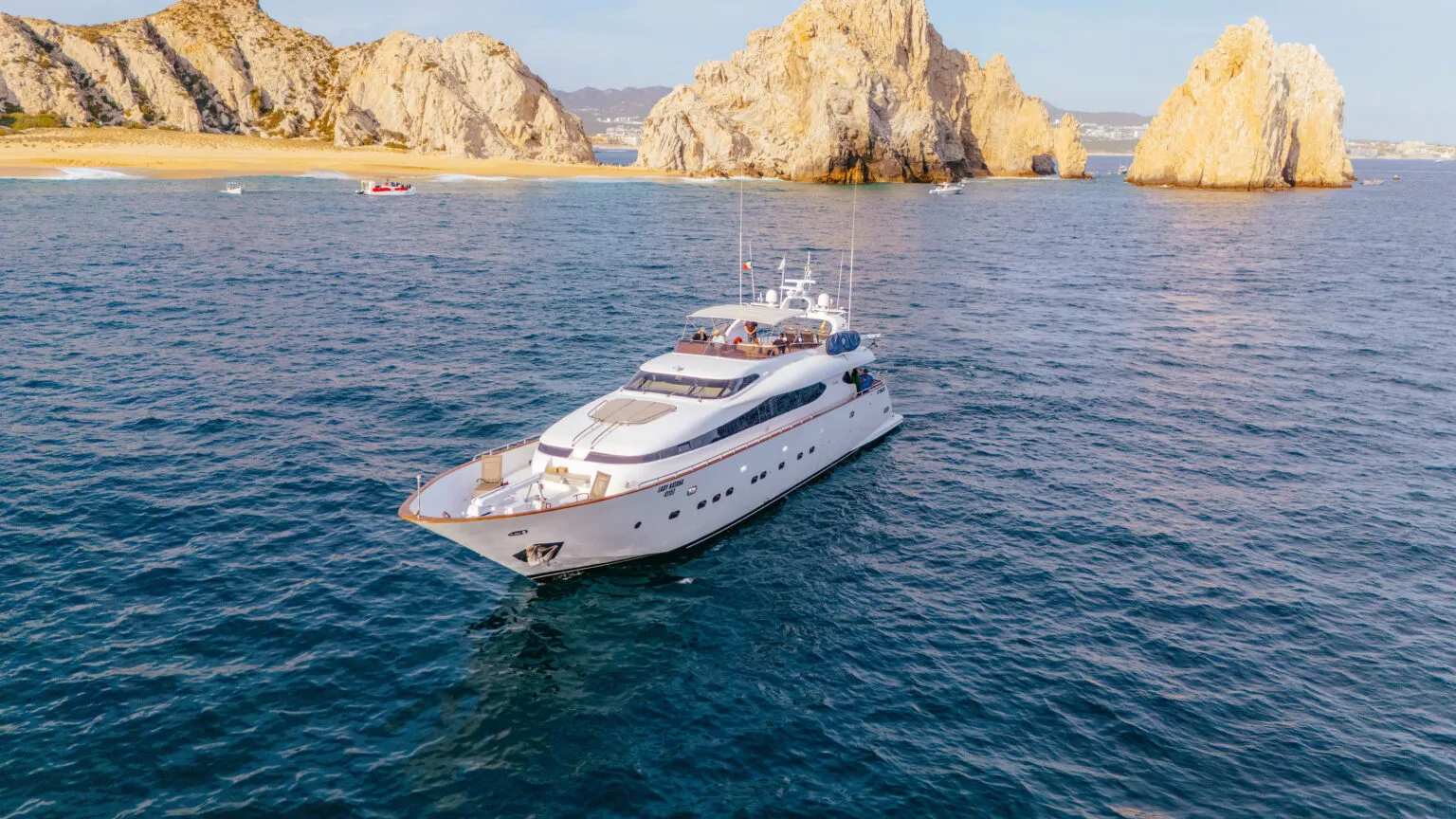 Mahiora 105FT sun deck