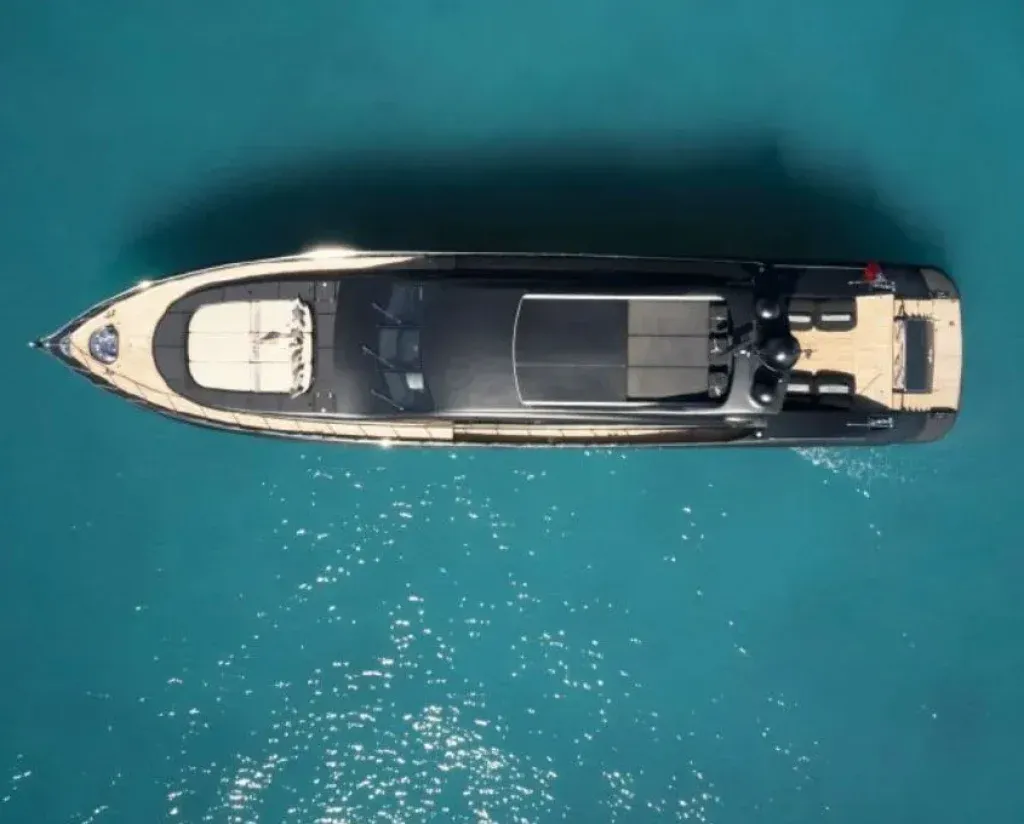 Mangusta 108FT exterior