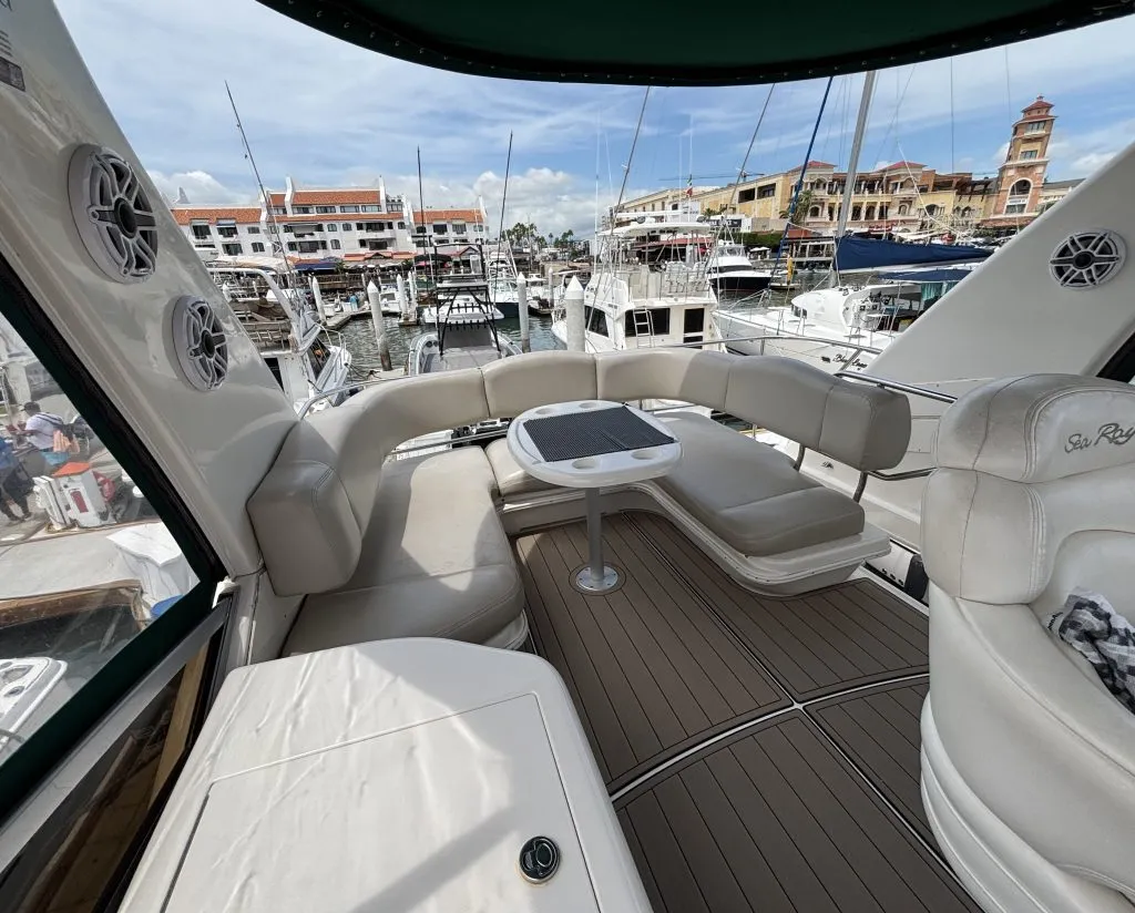 Sedan Fly 45FT exterior in Cabo