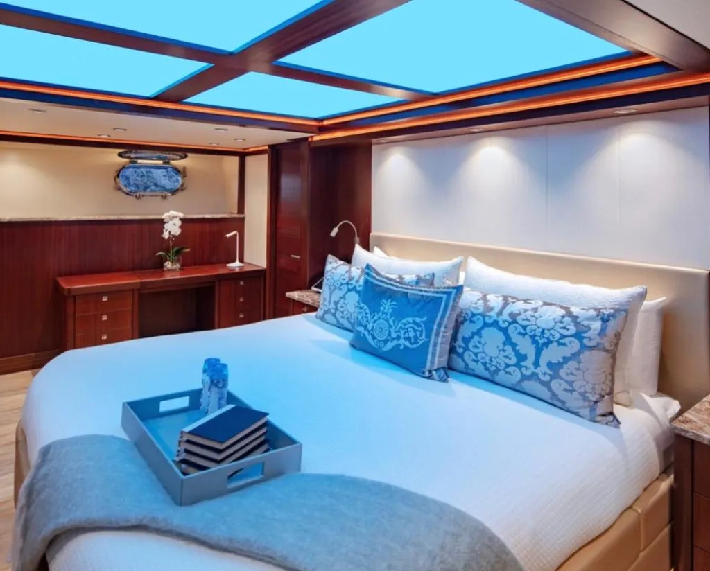 Sovereign 130FT interior